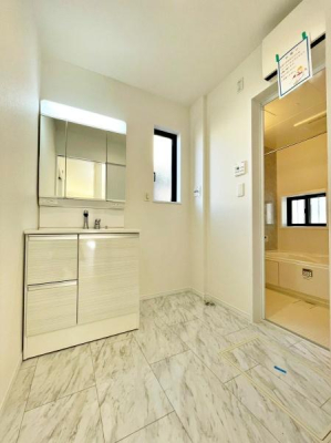 sqsac5ڂ̐VzˌĂ̐ʑEʏ