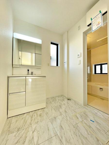 sqsac5ڂ̐VzˌĂ̐ʑEʏ