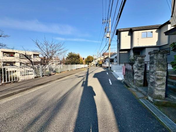 �����s�����q�s�Β��̒��È�ˌ��Ă̑O�ʓ��H�܂ތ��n�ʐ^