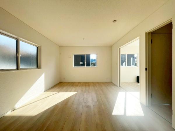 �����s�����q�s�������q��2���ڂ̐V�z��ˌ��Ẵ��r���O