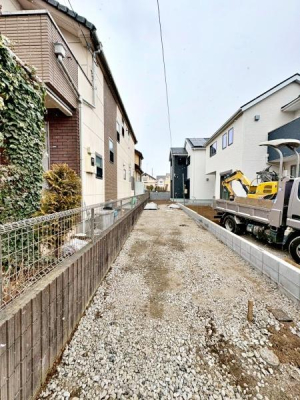 �����s�����q�s���쒬�̐V�z��ˌ��Ă̒��ԏ�