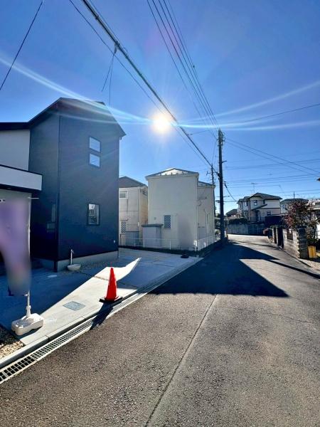 �����s�����q�s���{���̐V�z��ˌ��Ă̑O�ʓ��H�܂ތ��n�ʐ^