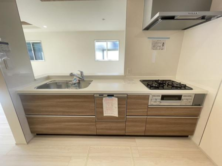 �����s�����q�s��M�؂̐V�z��ˌ��ẴL�b�`��