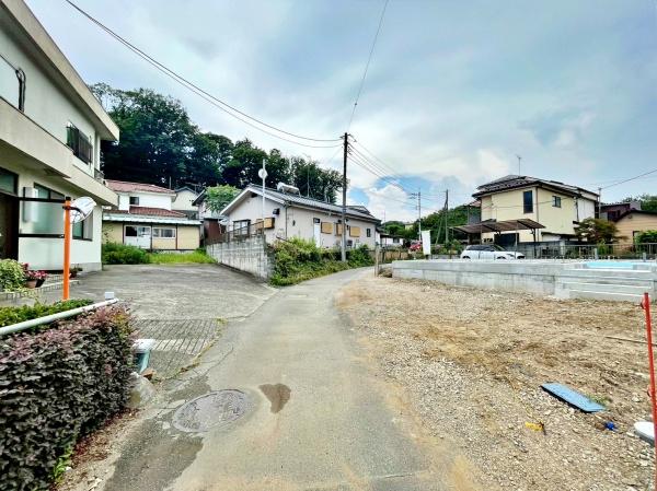 �����s�����q�s������̐V�z��ˌ��Ă̑O�ʓ��H�܂ތ��n�ʐ^