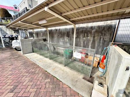 �����s�����q�s���c���̒��Ã}���V�����̂��̑����p��