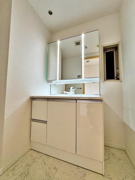 �����s�����q�s���c���̒��Ã}���V�����̐��ʑ�E���ʏ�