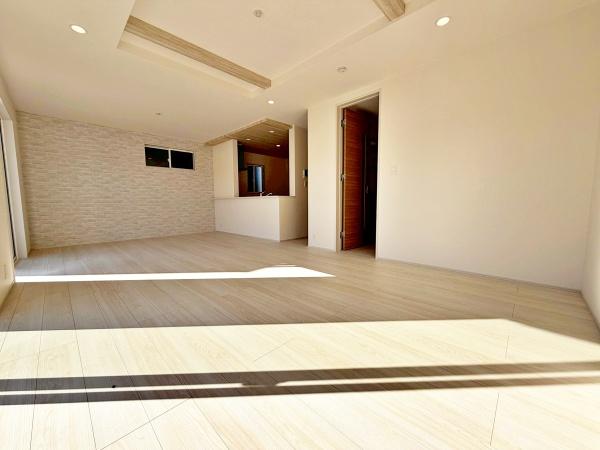 �����s�����q�s�茴���̐V�z��ˌ��Ẵ��r���O