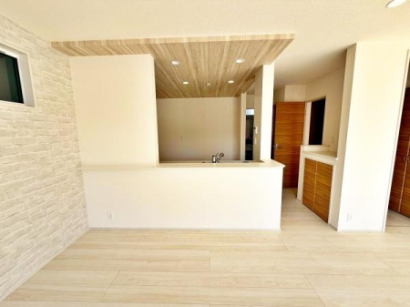 �����s�����q�s�茴���̐V�z��ˌ��Ẵ��r���O