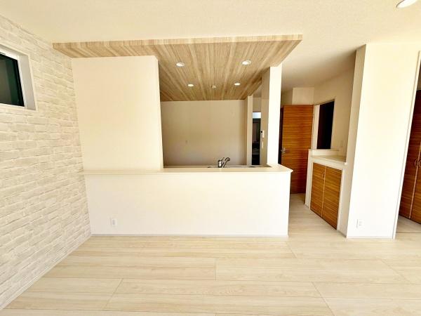 �����s�����q�s�茴���̐V�z��ˌ��Ẵ��r���O