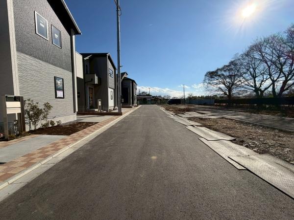 �����s�����q�s�茴���̐V�z��ˌ��Ă̑O�ʓ��H�܂ތ��n�ʐ^