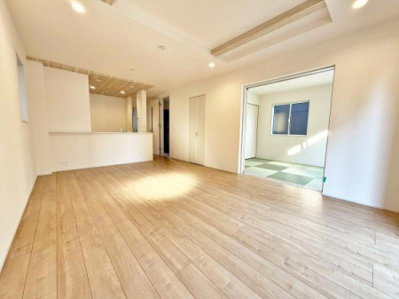 �����s�����q�s�茴���̐V�z��ˌ��Ẵ��r���O