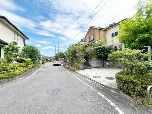 �����s�����q�s�������q��2���ڂ̒��È�ˌ��Ă̑O�ʓ��H�܂ތ��n�ʐ^