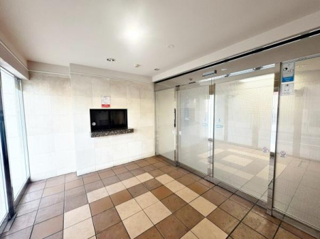 �����s�����q�s���R���̒��Ã}���V�����̃G���g�����X