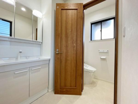 �����s�����q�s�������q��2���ڂ̒��È�ˌ��Ẵg�C��