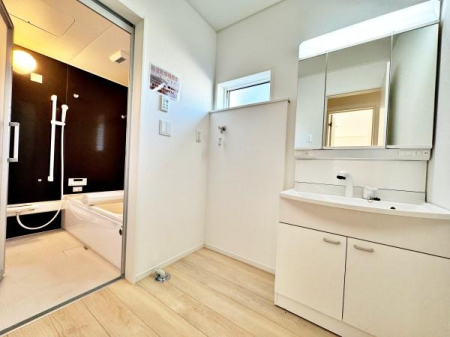 �����s�����q�s��y�����̒��È�ˌ��Ă̐��ʑ�E���ʏ�