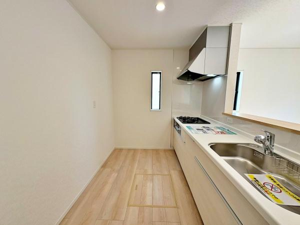 �����s�����q�s������̐V�z��ˌ��ẴL�b�`��