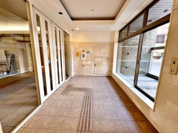 �����s�����q�s���R���̒��Ã}���V�����̃G���g�����X