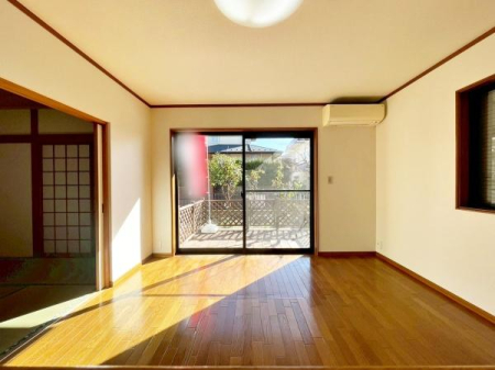 �����s�����q�s�ŉz���̒��È�ˌ��Ẵ��r���O