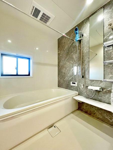 �����s�����q�s��a�c��7���ڂ̐V�z��ˌ��Ă̗���