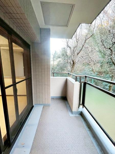 東京都八王子市館町の中古マンションのバルコニー