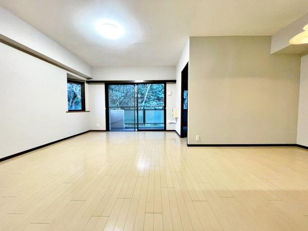 東京都八王子市館町の中古マンションのリビング