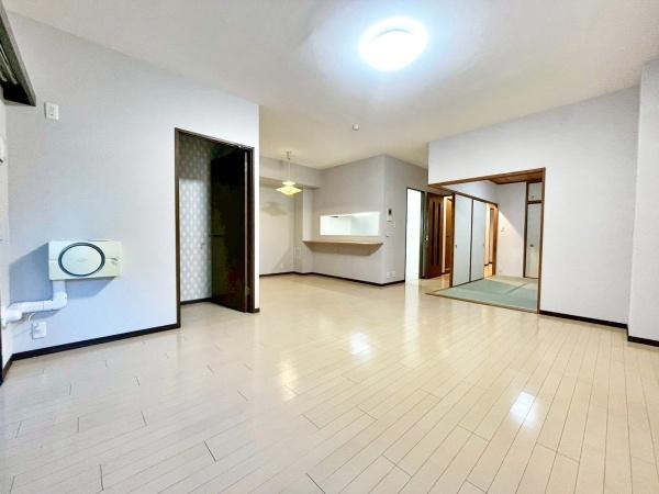 東京都八王子市館町の中古マンションのリビング