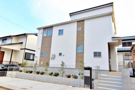 �����s�����q�s�k���1���ڂ̐V�z��ˌ��Ă̒��ԏ�