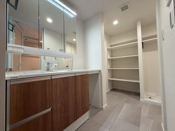 �����s�����扺�����2���ڂ̒��Ã}���V�����̐��ʑ�E���ʏ�