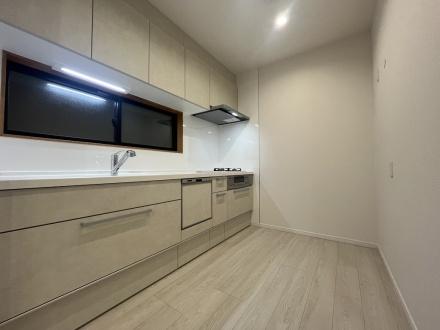 �����s������쉬�E2���ڂ̒��È�ˌ��ẴL�b�`��