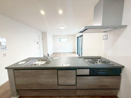 �����s������v��R4���ڂ̐V�z��ˌ��ẴL�b�`��