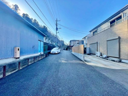 �����s�����q�s�������̒��È�ˌ��Ă̑O�ʓ��H�܂ތ��n�ʐ^