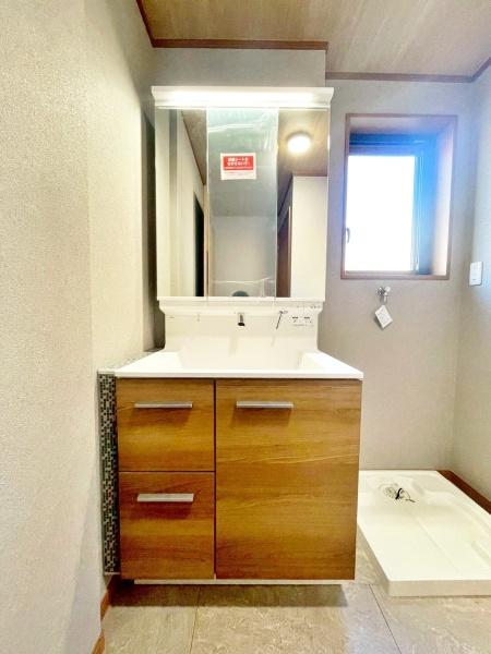 �����s�����q�s����R��1���ڂ̒��È�ˌ��Ă̐��ʑ�E���ʏ�