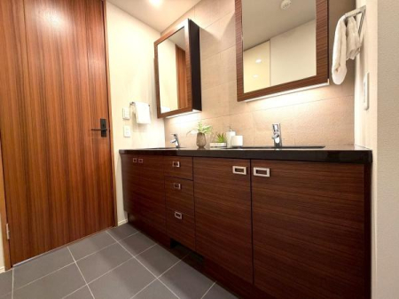 �����s�����捂��˓�1���ڂ̒��Ã}���V�����̐��ʑ�E���ʏ�