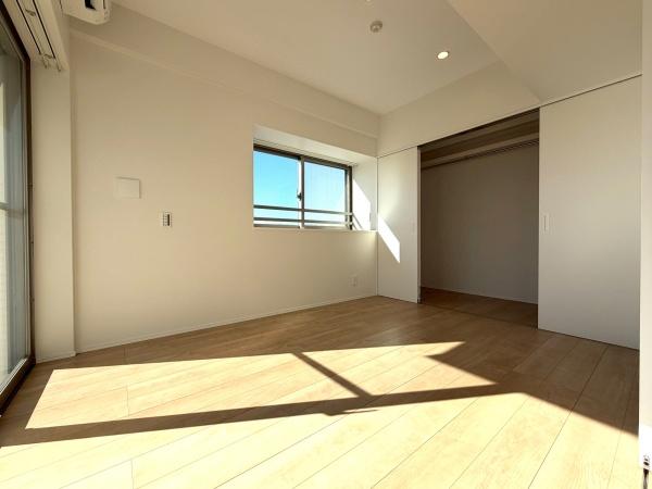 東京都杉並区高円寺北2丁目の中古マンションの洋室