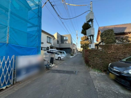 �����s������{�V��3���ڂ̐V�z��ˌ��Ă̑O�ʓ��H�܂ތ��n�ʐ^