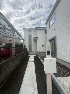 �����s�����q�s���Ԓ��̐V�z��ˌ��Ă̒��ԏ�