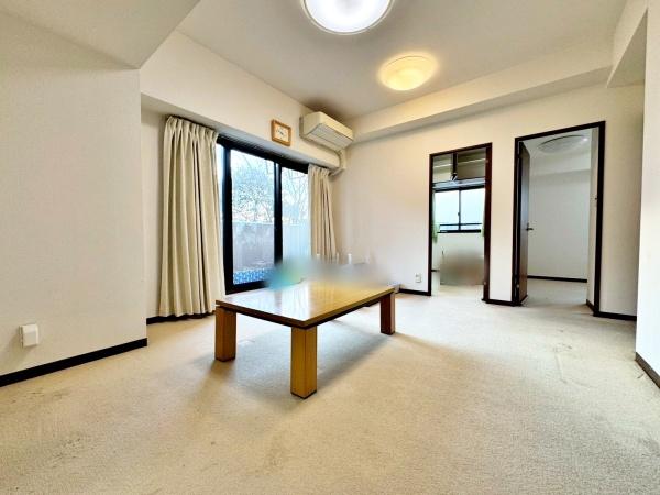 �����s�����q�s�Ǖ����̒��Ã}���V�����̃��r���O