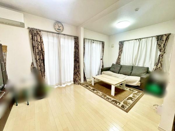 東京都八王子市四谷町の中古一戸建てのリビング