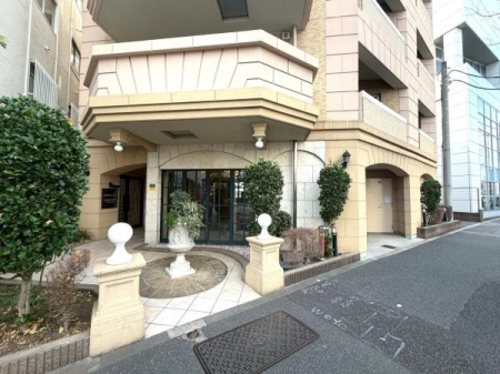 �����s������P����1���ڂ̒��Ã}���V�����̃G���g�����X