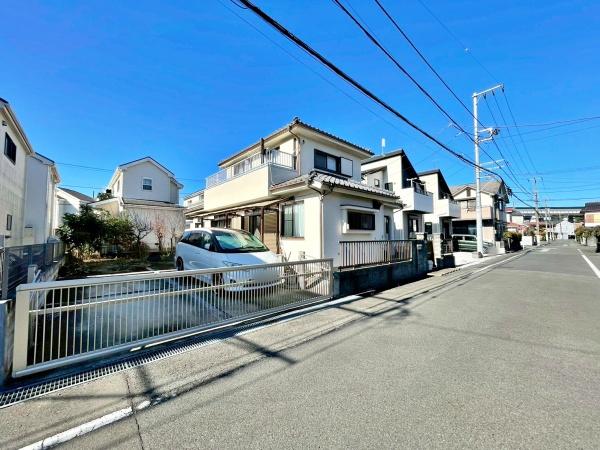 東京都八王子市清川町の中古一戸建ての前面道路含む現地写真