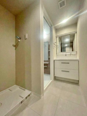 �����s�����q�s���_��4���ڂ̒��Ã}���V�����̐��ʑ�E���ʏ�