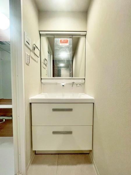 �����s�����q�s���_��4���ڂ̒��Ã}���V�����̐��ʑ�E���ʏ�