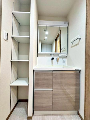 �����s�����q�s���M��2���ڂ̒��Ã}���V�����̐��ʑ�E���ʏ�