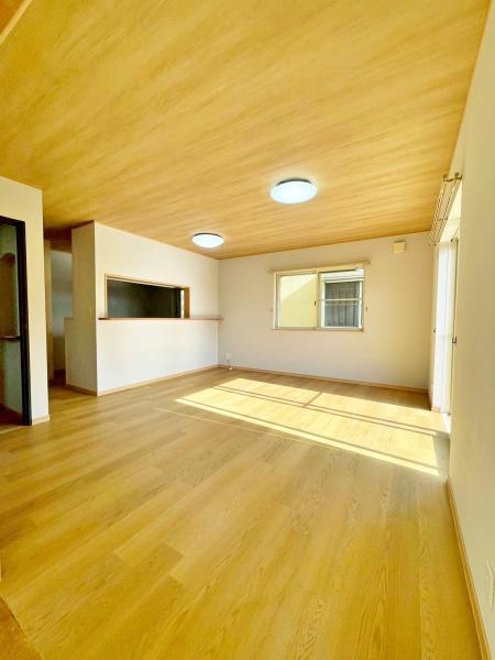 東京都八王子市中野町の中古一戸建てのリビング