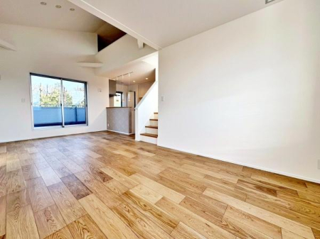 �����s�����q�s����쒬�̐V�z��ˌ��Ẵ��r���O