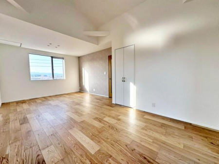 �����s�����q�s����쒬�̐V�z��ˌ��Ẵ��r���O