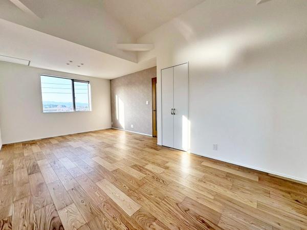 �����s�����q�s����쒬�̐V�z��ˌ��Ẵ��r���O