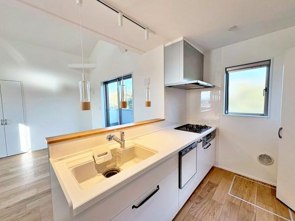 �����s�����q�s����쒬�̐V�z��ˌ��ẴL�b�`��