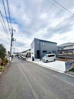 �����s�����q�s�v�ێR��2���ڂ̐V�z��ˌ��Ă̑O�ʓ��H�܂ތ��n�ʐ^