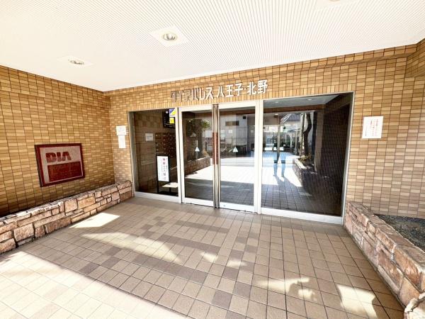 東京都八王子市絹ケ丘1丁目の中古マンションのエントランス